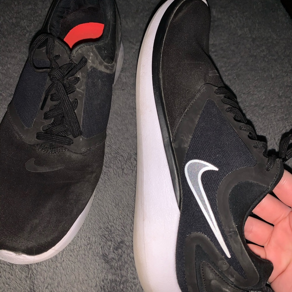 Women’s Nike Tennis Shoes